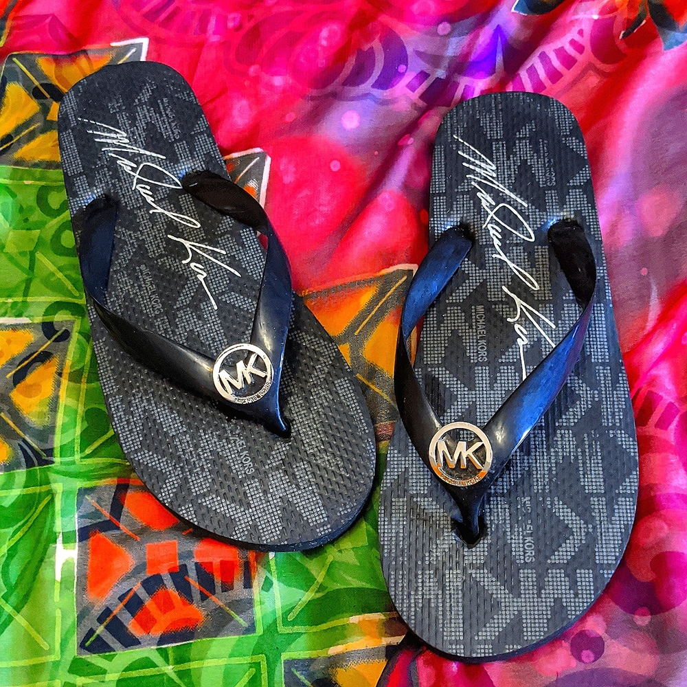 Michael Kors signature flip flops size 8